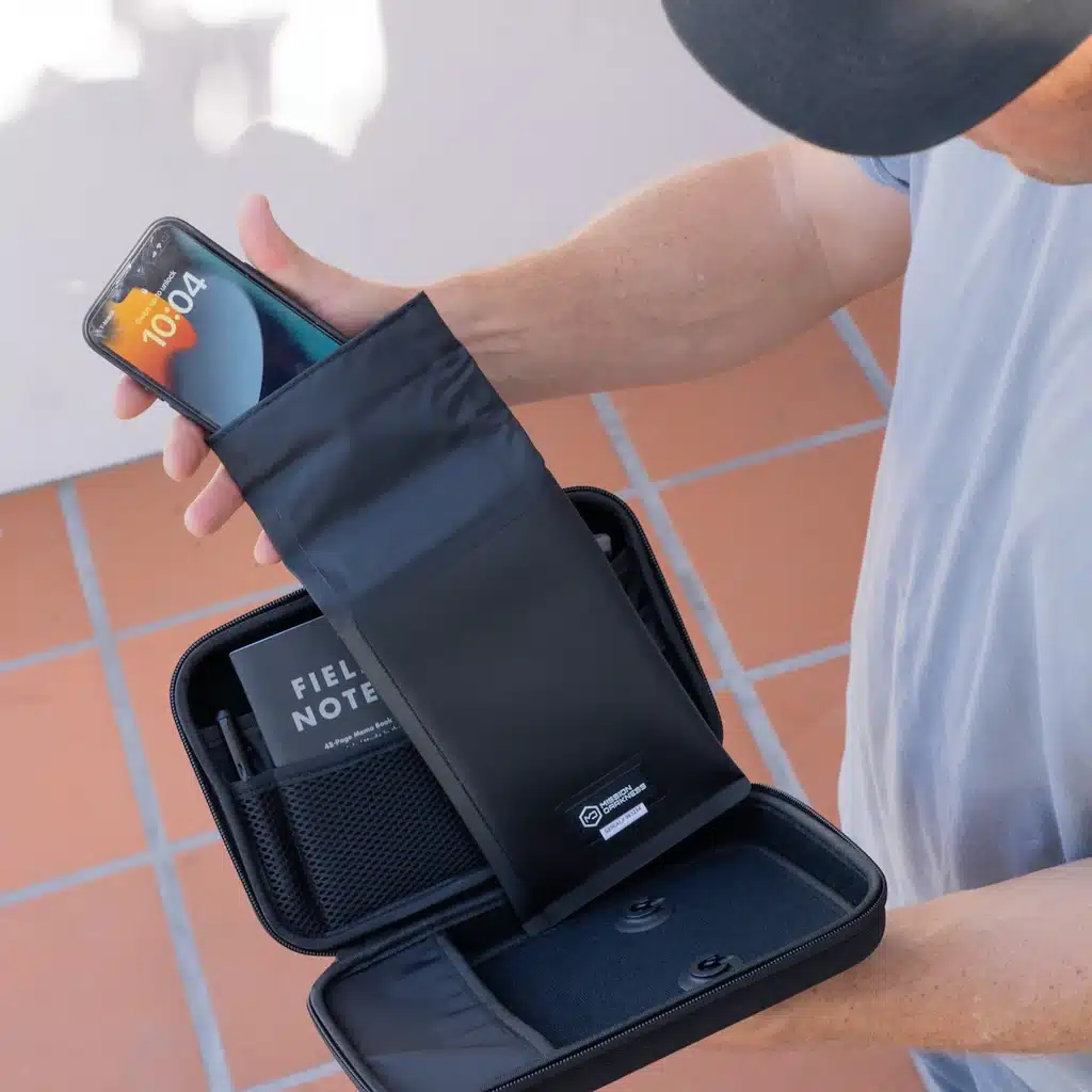 Mission Darkness™ Haven Phone Shield Case - Bild 8